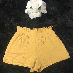 Button detail shorts by Fashion on Earth